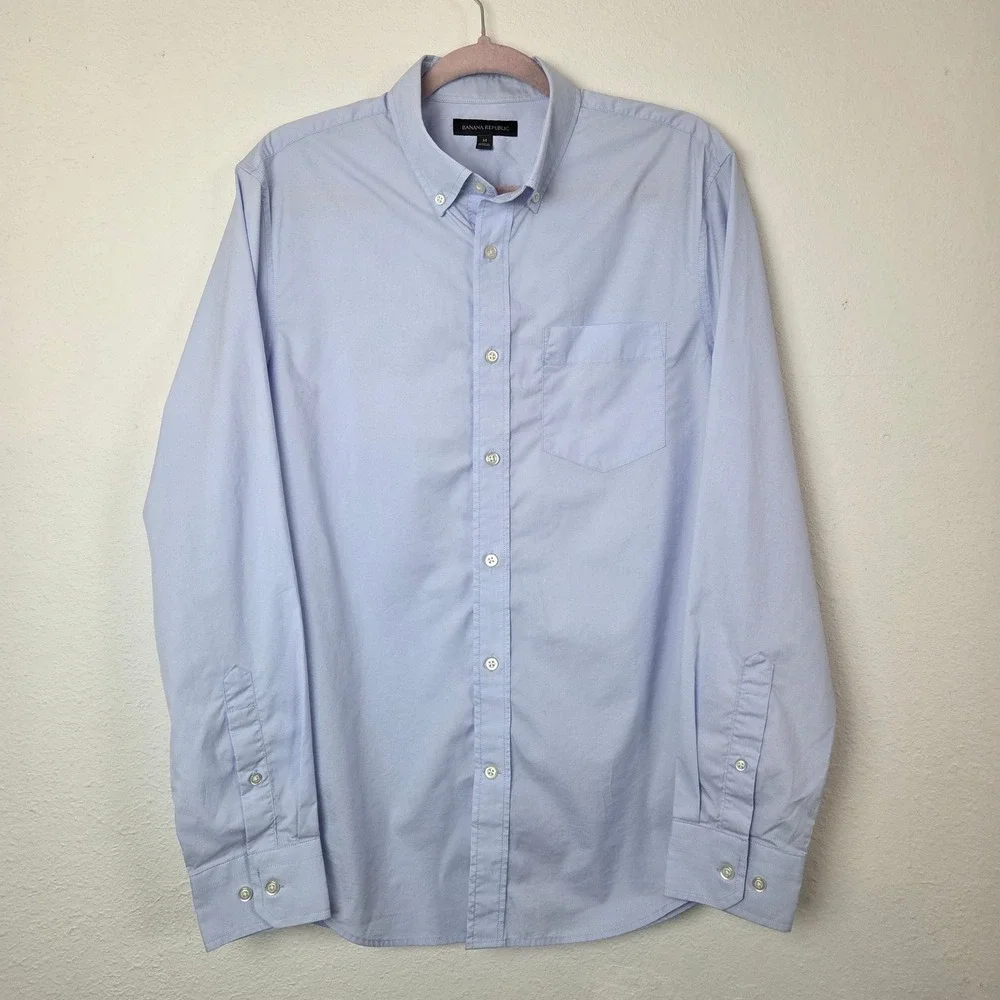 Banana Republic Mens M Light Blue Button Down‎ Shirt Long Sleeve RN54023